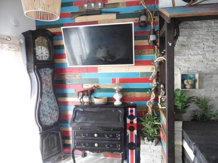 L'Histoire De L'Ouest , Jacuzzi Appartement Dole Kültér fotó